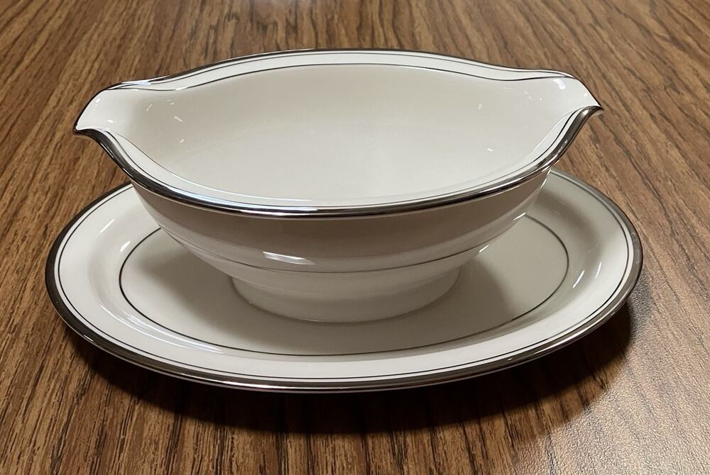 Noritake Ivory China Gravy Boat Attached Underplate Champlain 7553 White